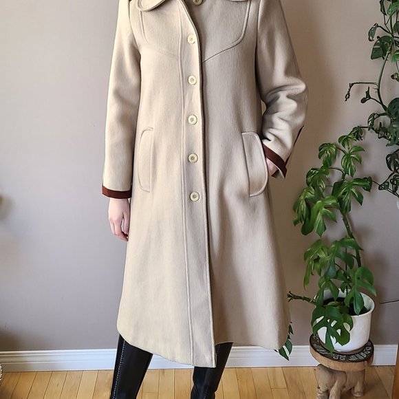 100% wool beautiful vintage 1970s 1980s beige coat with brown details. - Picture 6 of 16